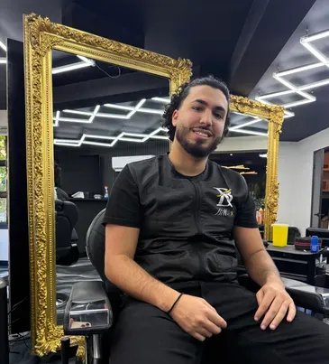 Hadi, barbier à Longueuil chez Bill-K
